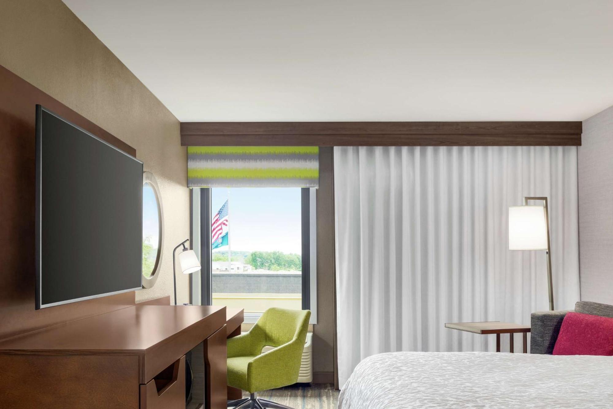 King Room with King Bed - Non-Smoking