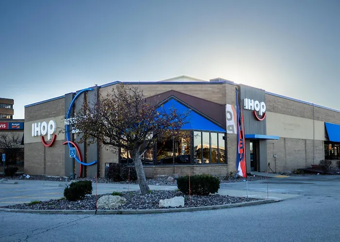 Cheap hotels Holiday Inn Brookfield - Milwaukee By Ihg