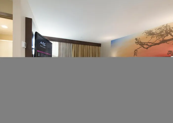 Cheap hotels Holiday Inn Brookfield - Milwaukee By Ihg